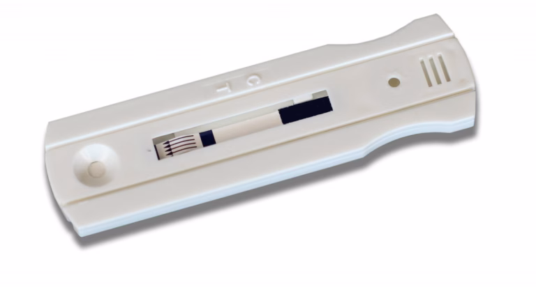 Lateral flow rapid test cassette